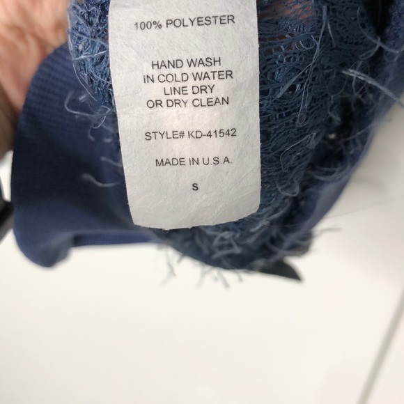 KLD SIGNATURE lightweight mesh navy top - Picture 3 of 7